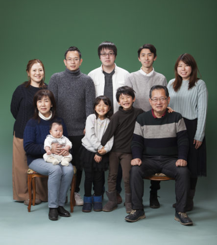 家族写真は、相模原市緑区の久保田写真館へどうぞ