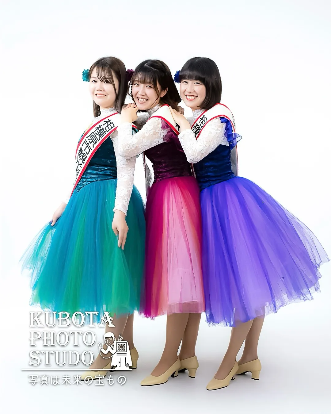 今年はなんてカラフルなドレス👗✨