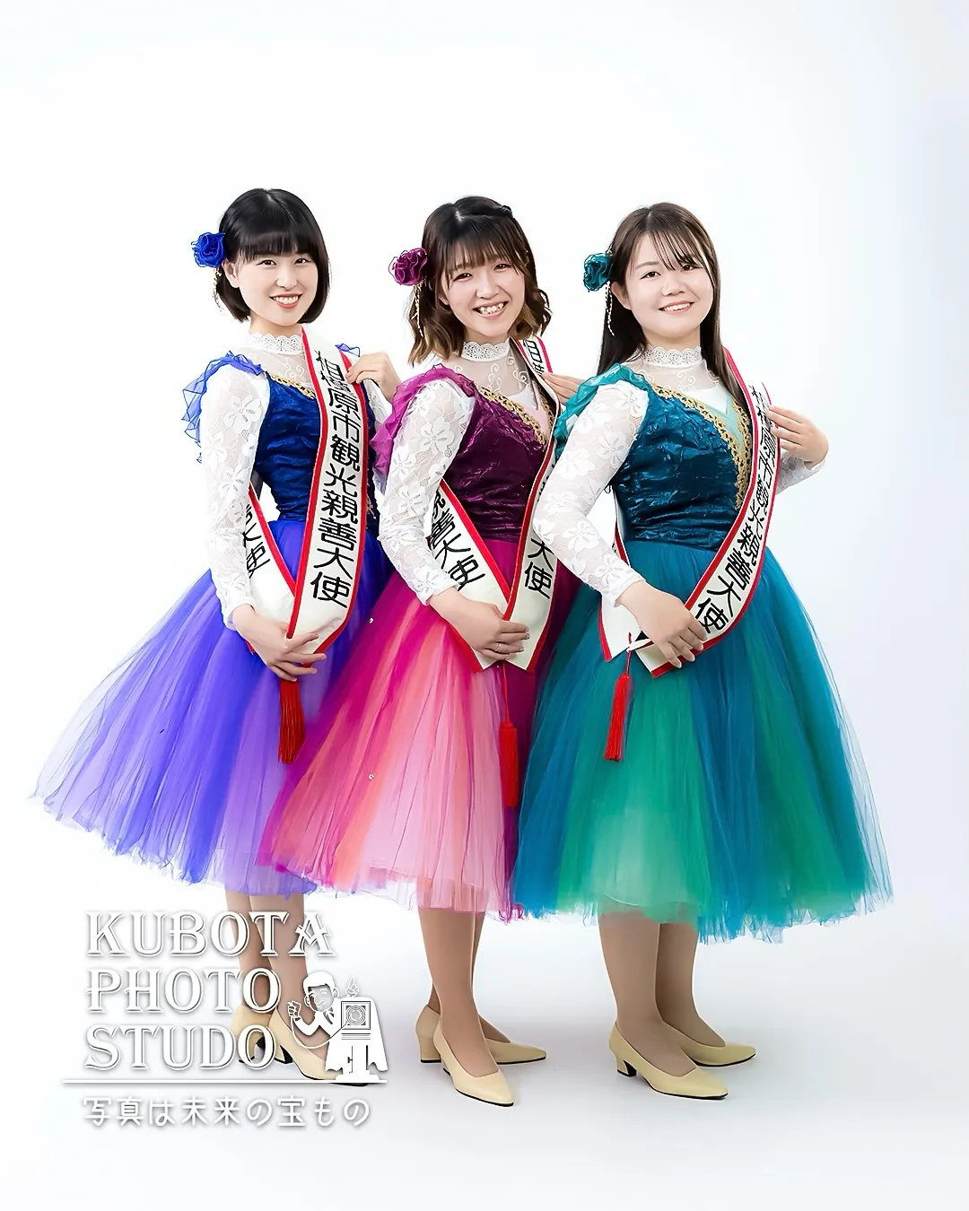 今年はなんてカラフルなドレス👗✨